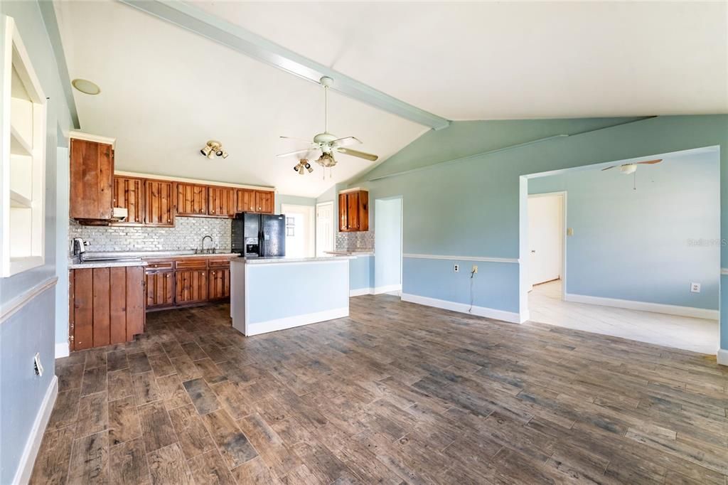 На продажу: $195,000 (4 спален, 2 ванн, 1407 Квадратных фут)