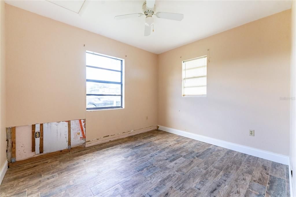 На продажу: $195,000 (4 спален, 2 ванн, 1407 Квадратных фут)