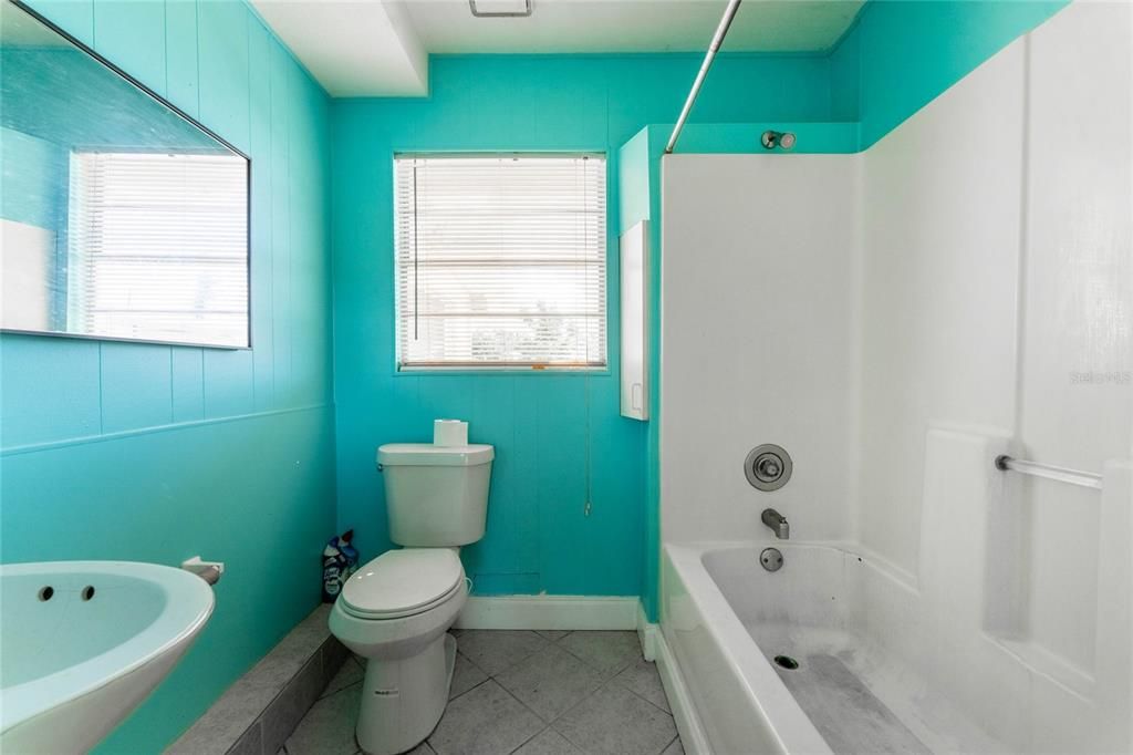 На продажу: $195,000 (4 спален, 2 ванн, 1407 Квадратных фут)