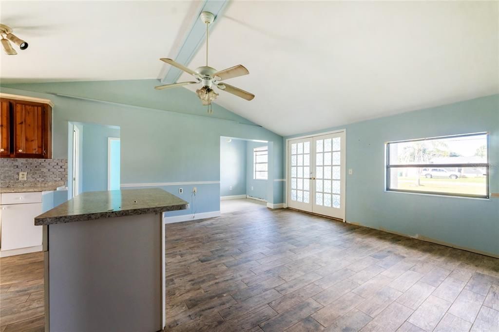 На продажу: $195,000 (4 спален, 2 ванн, 1407 Квадратных фут)