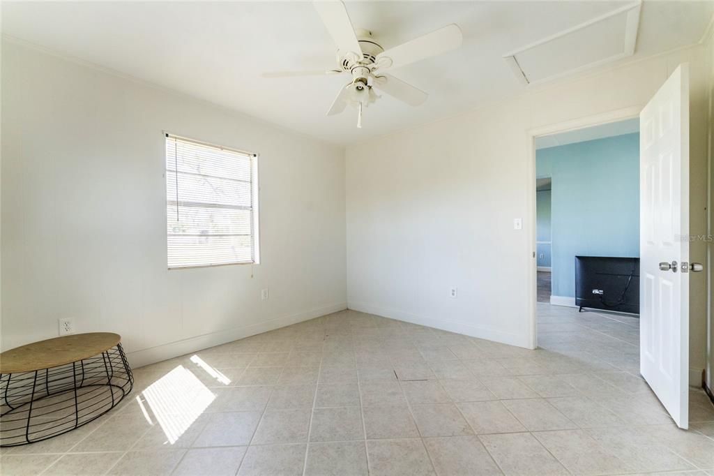 На продажу: $195,000 (4 спален, 2 ванн, 1407 Квадратных фут)