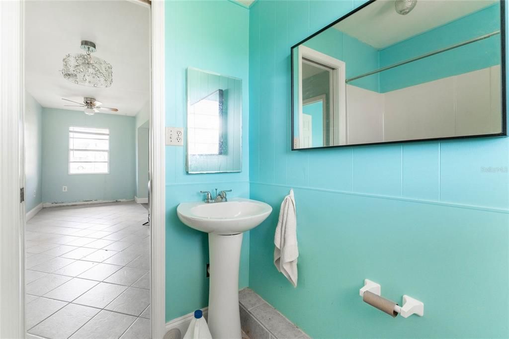 На продажу: $195,000 (4 спален, 2 ванн, 1407 Квадратных фут)