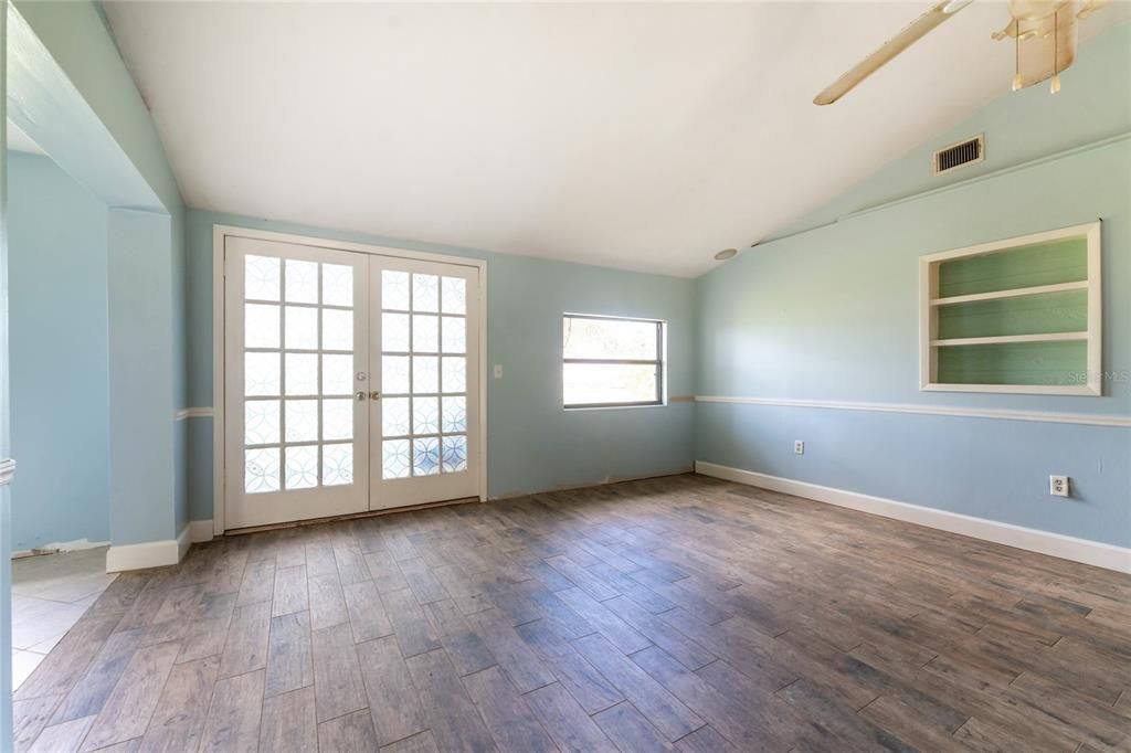 На продажу: $195,000 (4 спален, 2 ванн, 1407 Квадратных фут)