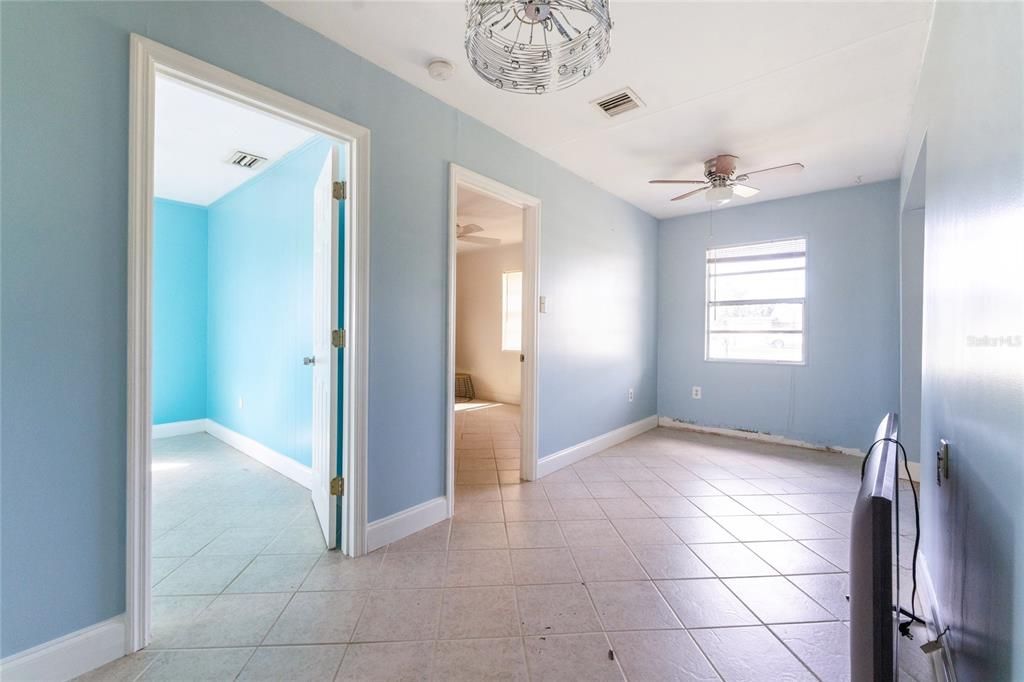 На продажу: $195,000 (4 спален, 2 ванн, 1407 Квадратных фут)