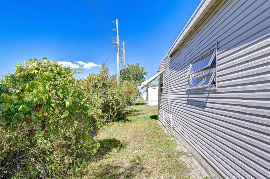 For Sale: $115,000 (2 beds, 1 baths, 648 Square Feet)