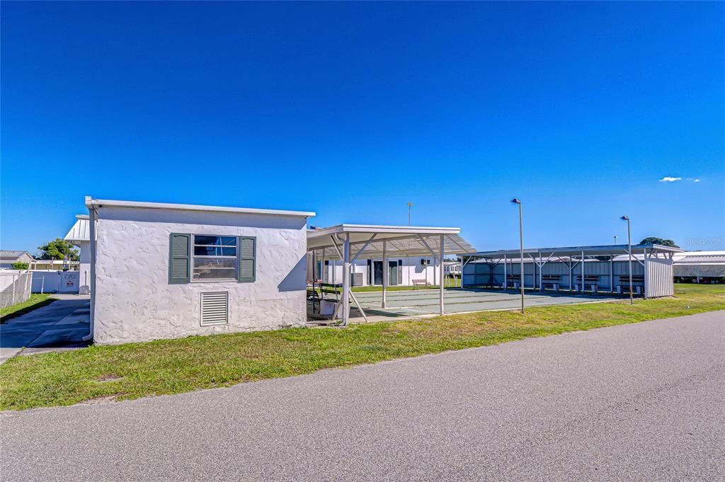 For Sale: $115,000 (2 beds, 1 baths, 648 Square Feet)