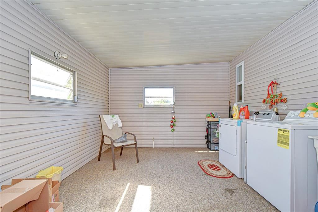 For Sale: $115,000 (2 beds, 1 baths, 648 Square Feet)