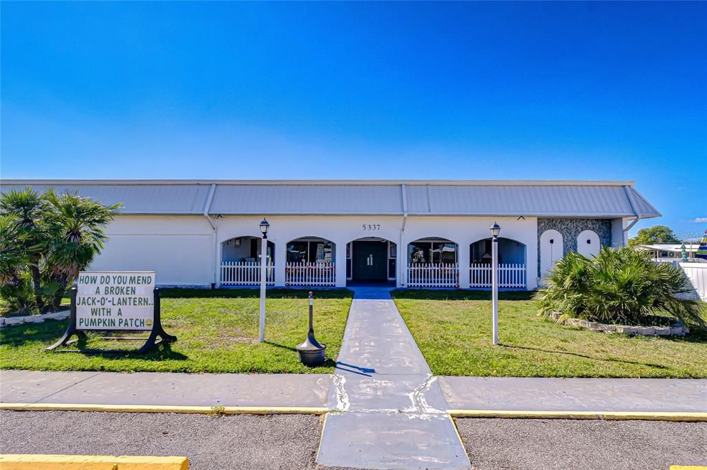 For Sale: $115,000 (2 beds, 1 baths, 648 Square Feet)