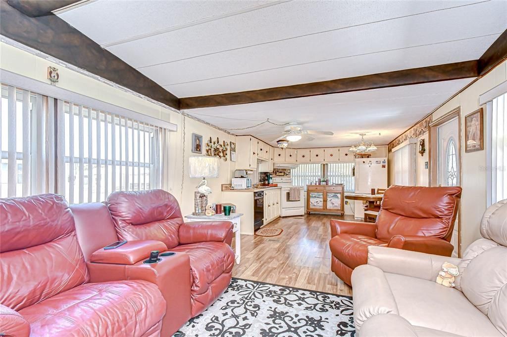 For Sale: $115,000 (2 beds, 1 baths, 648 Square Feet)