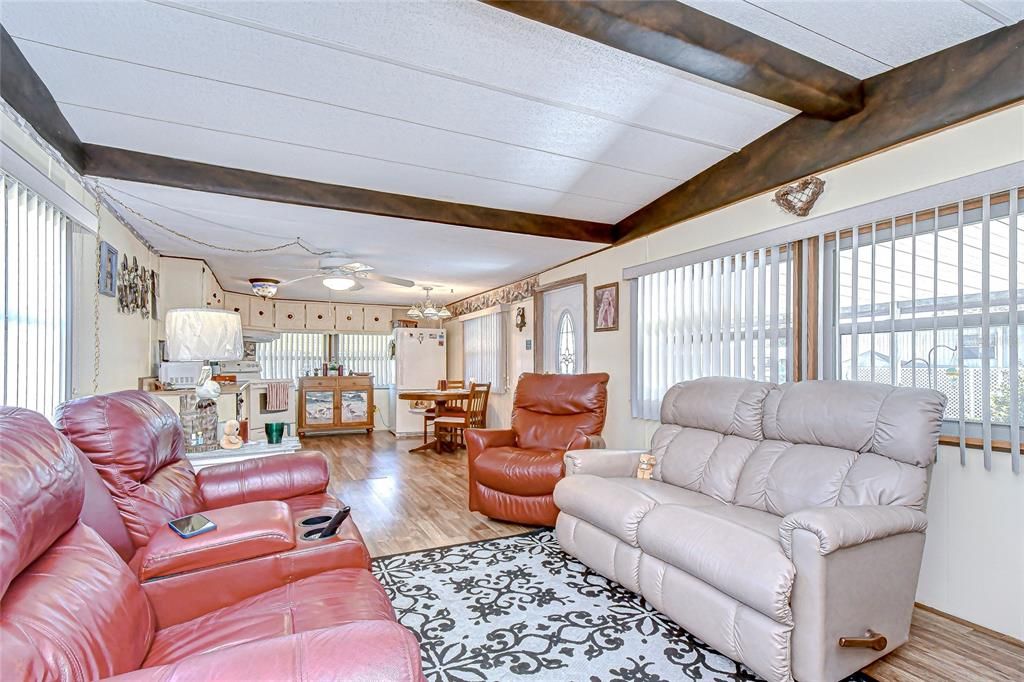 For Sale: $115,000 (2 beds, 1 baths, 648 Square Feet)