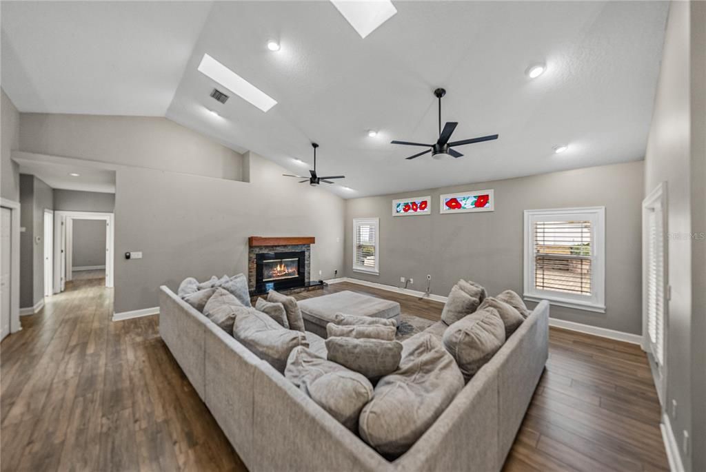 En Venta: $640,000 (5 camas, 4 baños, 3506 Pies cuadrados)