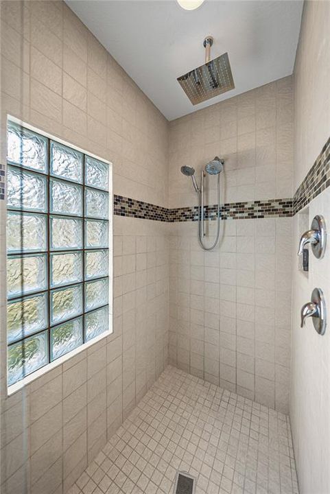 En Venta: $640,000 (5 camas, 4 baños, 3506 Pies cuadrados)