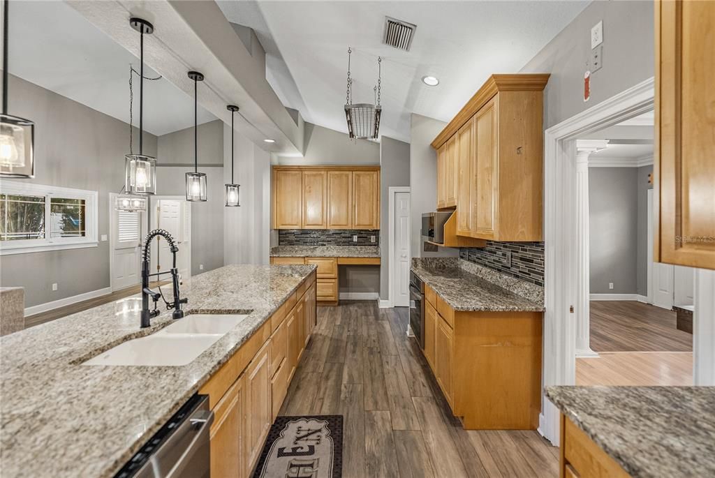 En Venta: $640,000 (5 camas, 4 baños, 3506 Pies cuadrados)