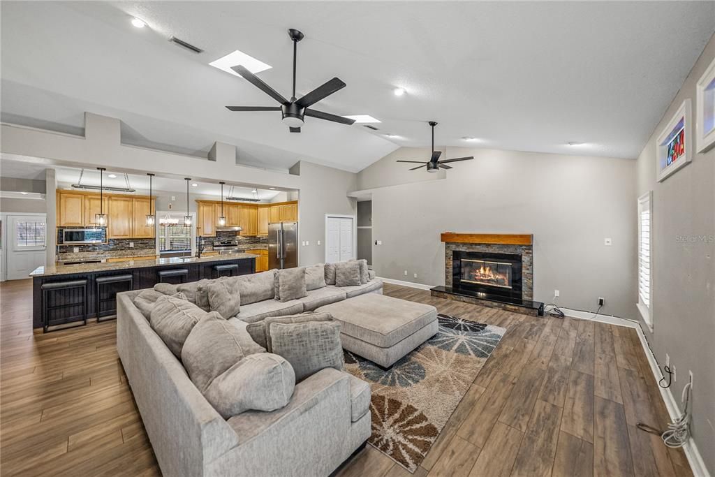 En Venta: $640,000 (5 camas, 4 baños, 3506 Pies cuadrados)