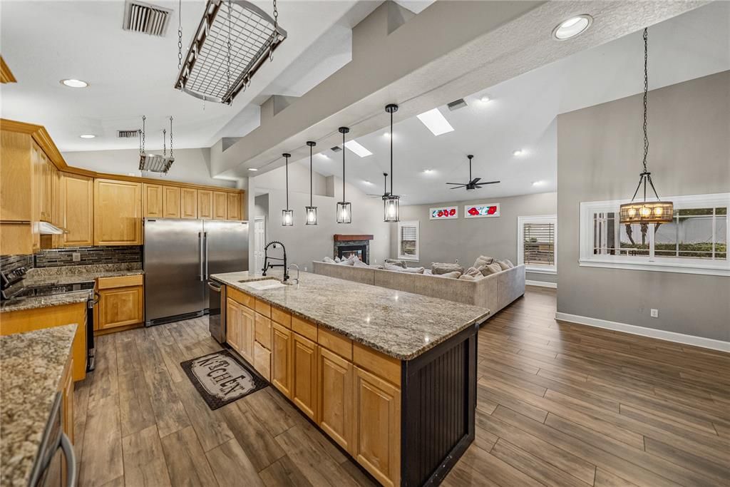 En Venta: $640,000 (5 camas, 4 baños, 3506 Pies cuadrados)