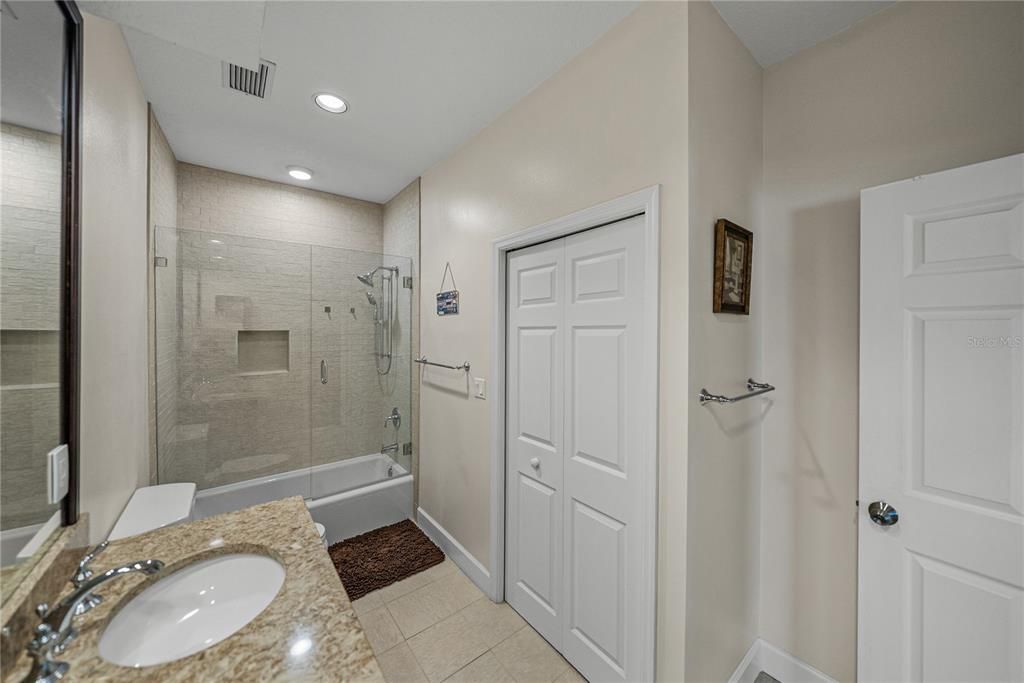 En Venta: $640,000 (5 camas, 4 baños, 3506 Pies cuadrados)