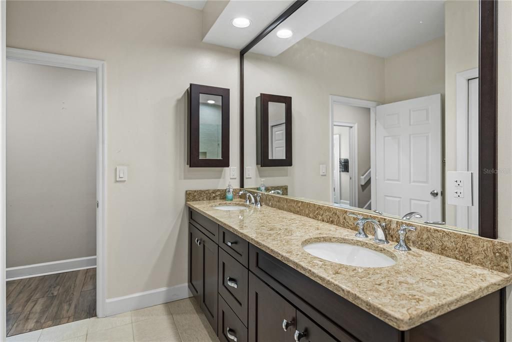 En Venta: $640,000 (5 camas, 4 baños, 3506 Pies cuadrados)