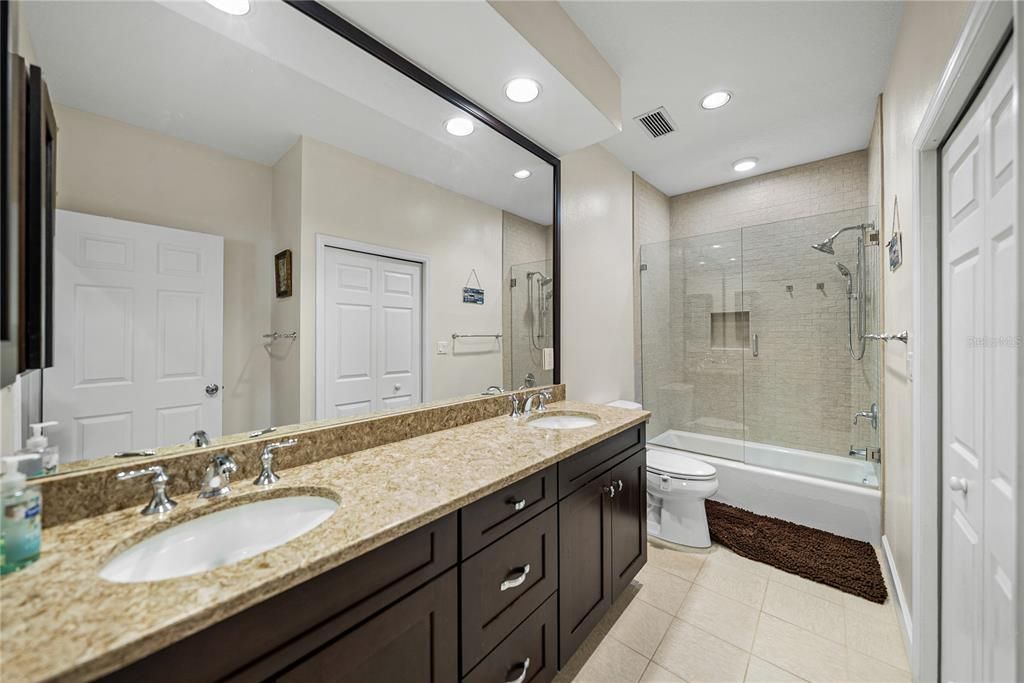 En Venta: $640,000 (5 camas, 4 baños, 3506 Pies cuadrados)