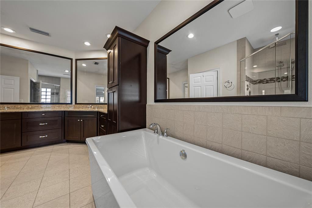 En Venta: $640,000 (5 camas, 4 baños, 3506 Pies cuadrados)