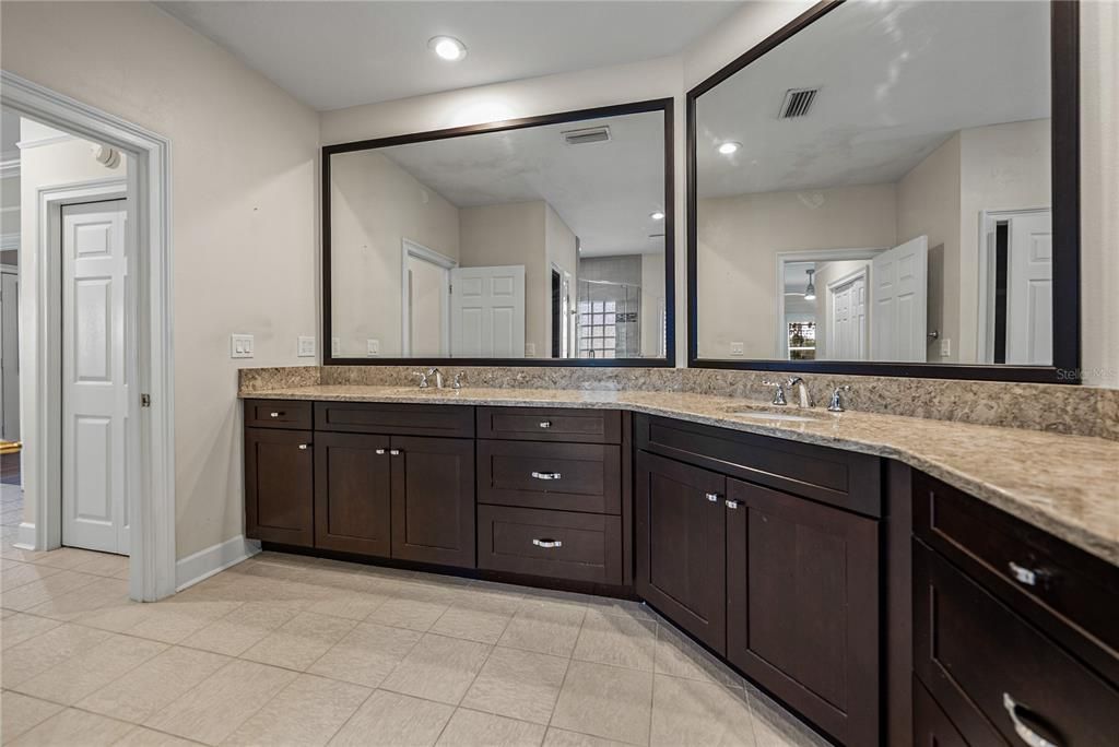 En Venta: $640,000 (5 camas, 4 baños, 3506 Pies cuadrados)