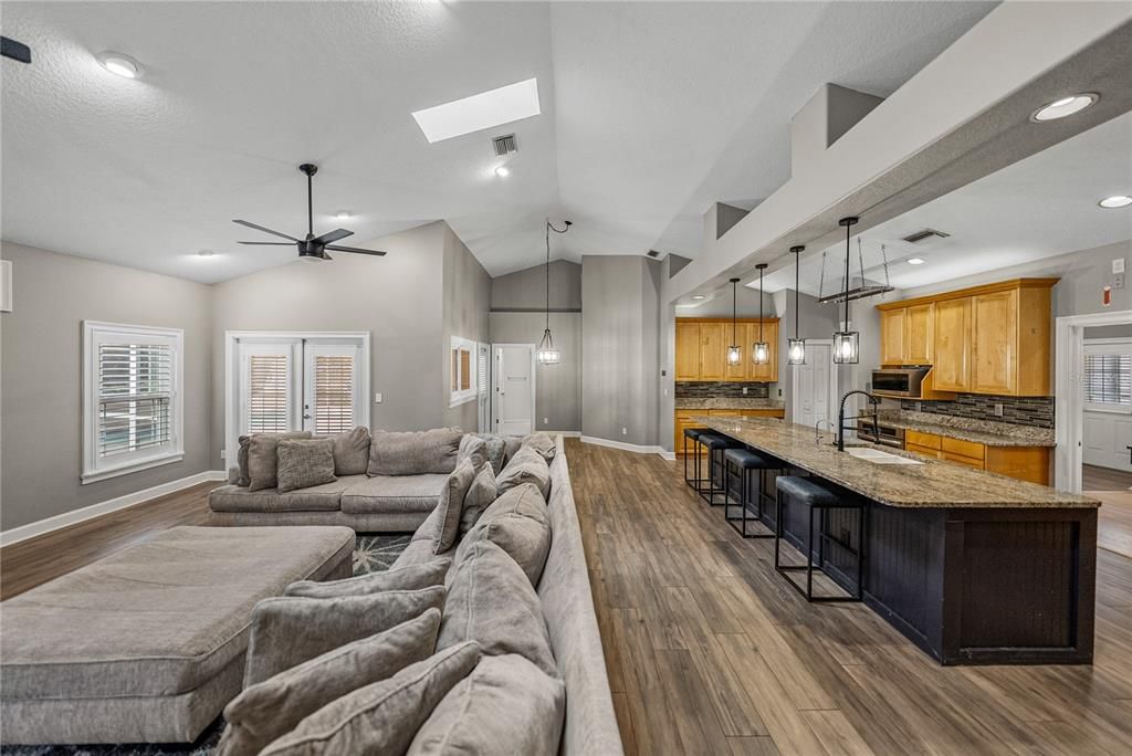 En Venta: $640,000 (5 camas, 4 baños, 3506 Pies cuadrados)