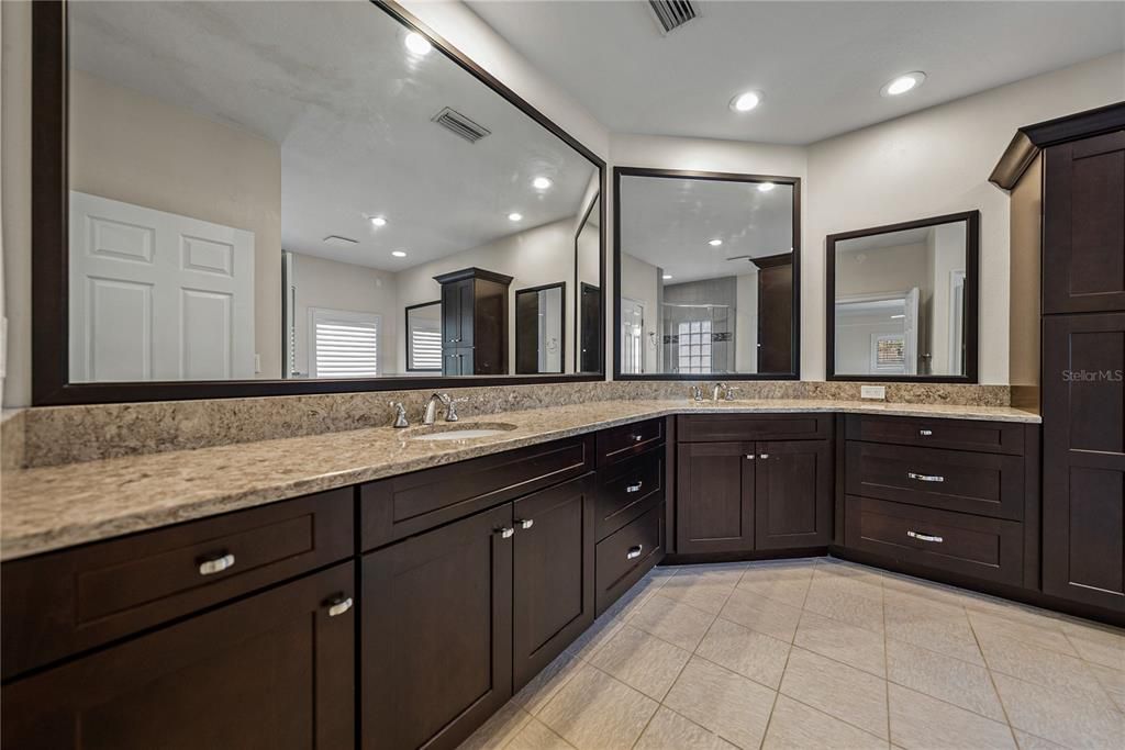 En Venta: $640,000 (5 camas, 4 baños, 3506 Pies cuadrados)