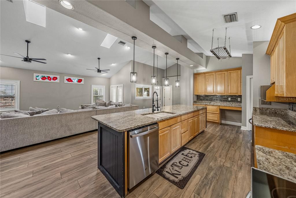 En Venta: $640,000 (5 camas, 4 baños, 3506 Pies cuadrados)