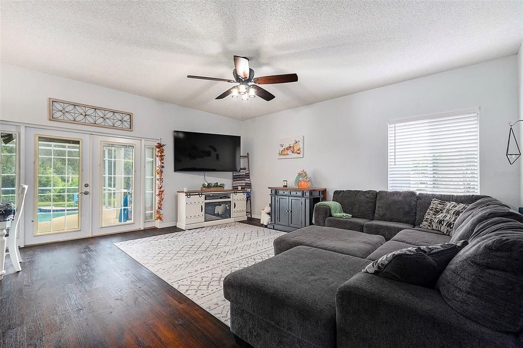 For Sale: $580,000 (4 beds, 2 baths, 2430 Square Feet)