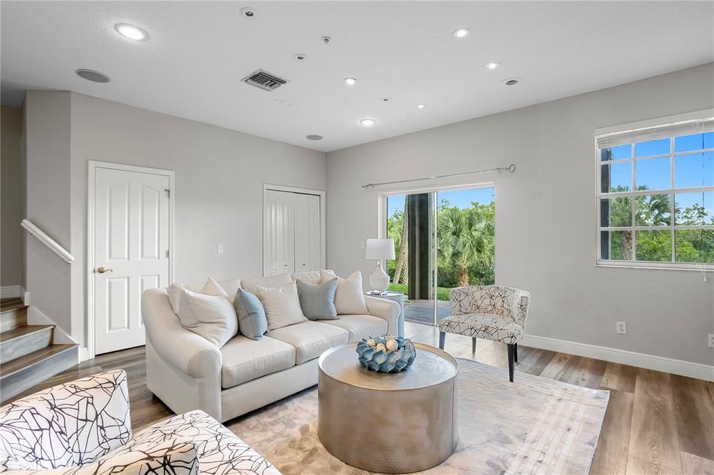 待售: $950,000 (3 贝兹, 3 浴室, 2122 平方英尺)