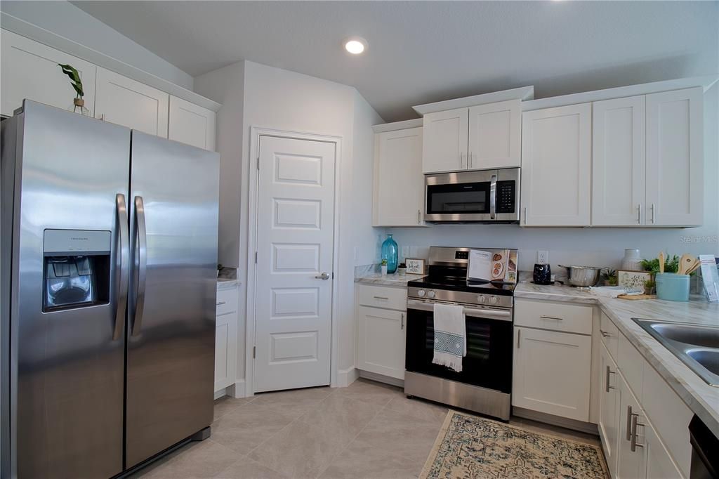 Active With Contract: $239,400 (3 beds, 2 baths, 1539 Square Feet)