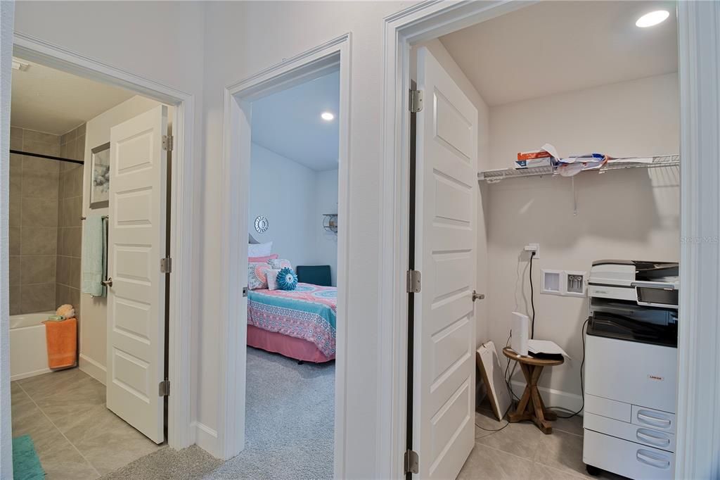 Active With Contract: $239,400 (3 beds, 2 baths, 1539 Square Feet)