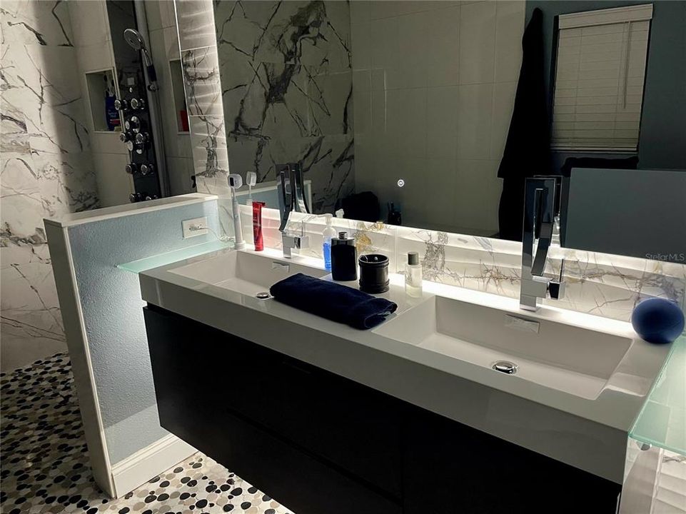 For Sale: $568,900 (3 beds, 2 baths, 1784 Square Feet)