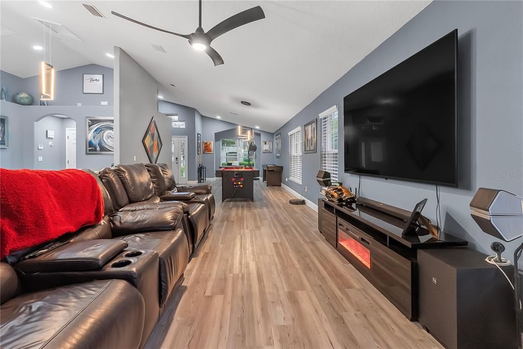 For Sale: $568,900 (3 beds, 2 baths, 1784 Square Feet)