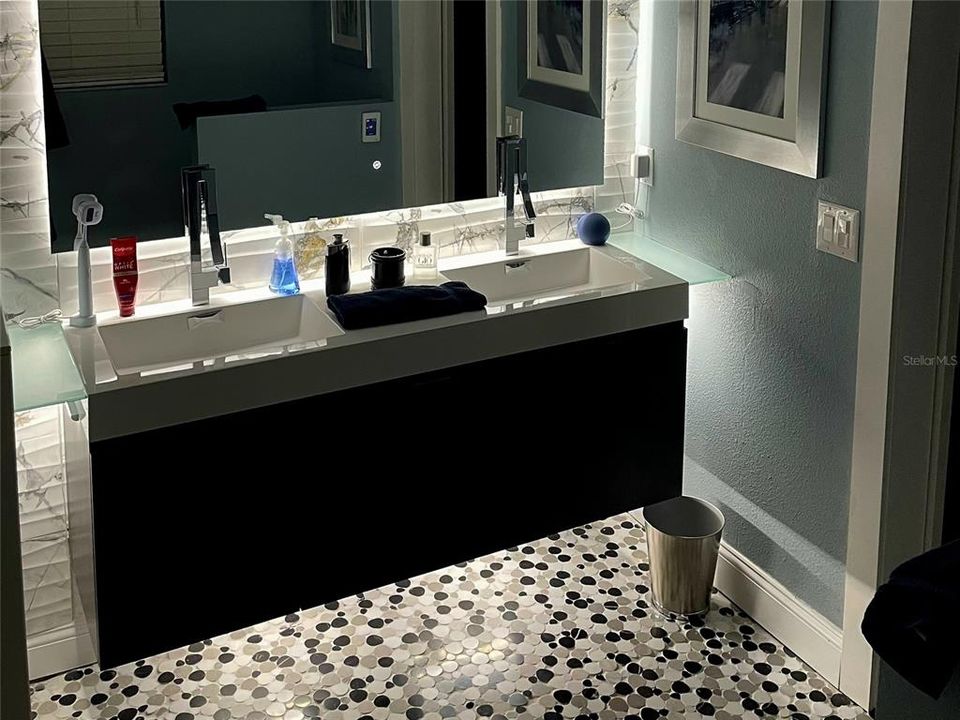 For Sale: $568,900 (3 beds, 2 baths, 1784 Square Feet)