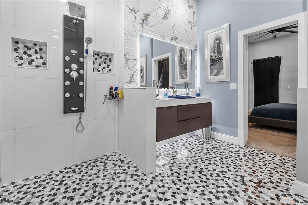 For Sale: $568,900 (3 beds, 2 baths, 1784 Square Feet)