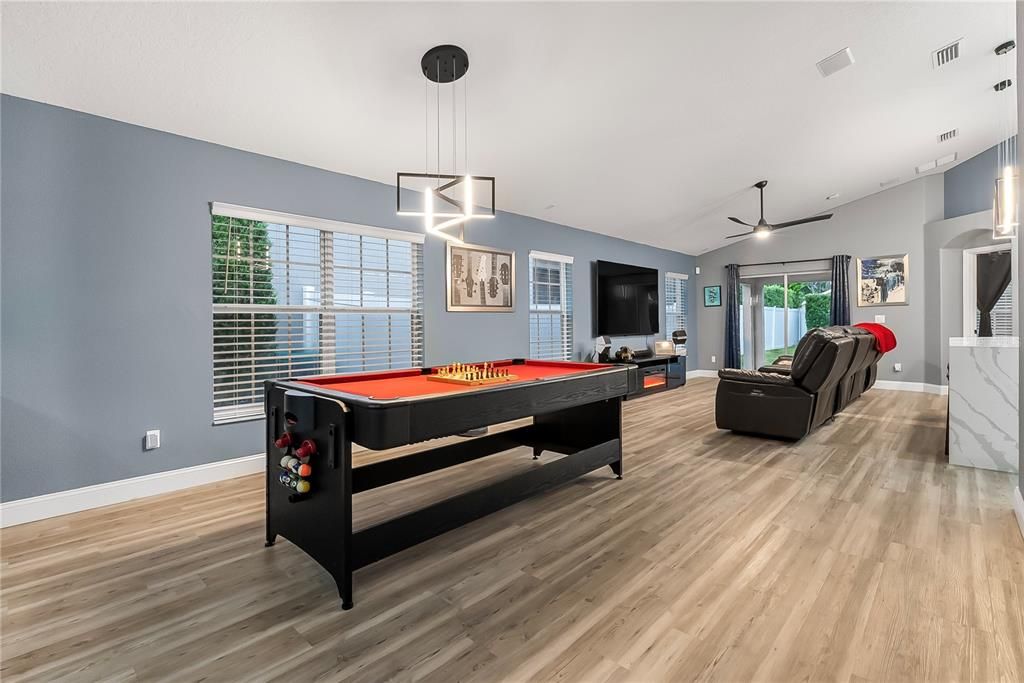 For Sale: $568,900 (3 beds, 2 baths, 1784 Square Feet)