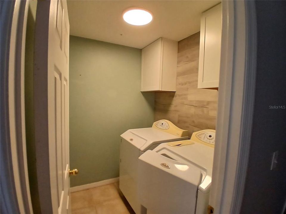 For Sale: $345,000 (3 beds, 2 baths, 1942 Square Feet)