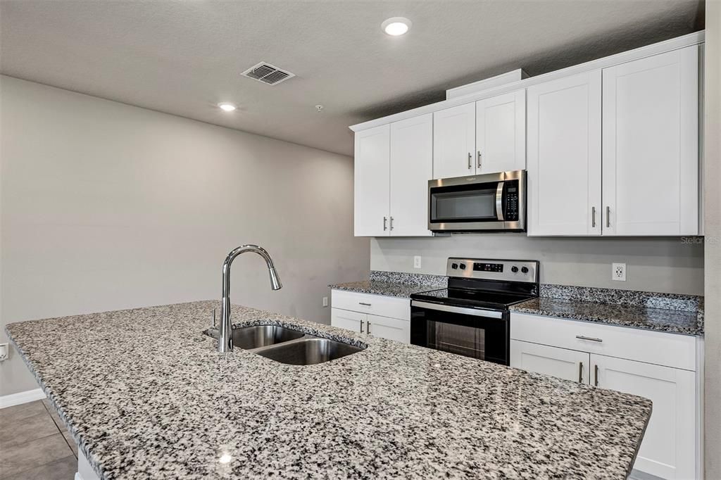 待售: $348,400 (3 贝兹, 2 浴室, 1570 平方英尺)