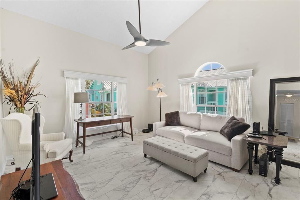 Active With Contract: $315,000 (2 beds, 2 baths, 995 Square Feet)