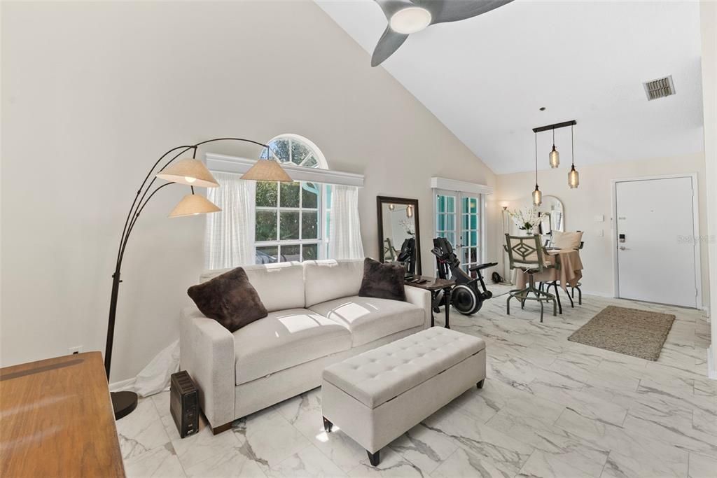 Active With Contract: $315,000 (2 beds, 2 baths, 995 Square Feet)