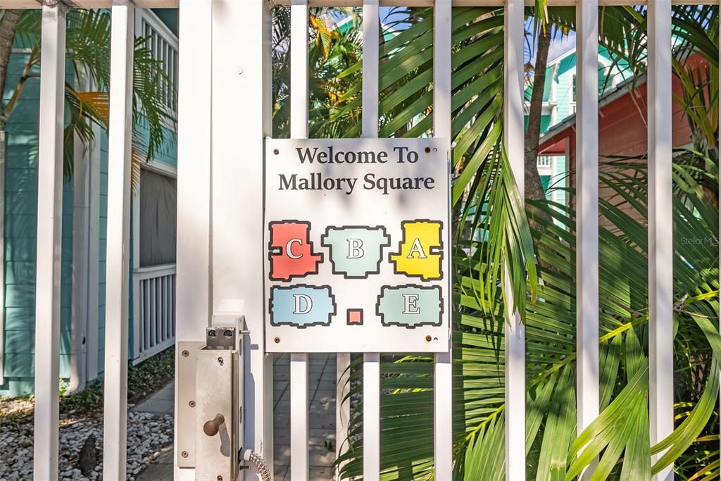 Active With Contract: $315,000 (2 beds, 2 baths, 995 Square Feet)