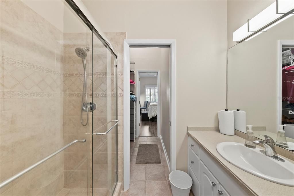 Active With Contract: $315,000 (2 beds, 2 baths, 995 Square Feet)