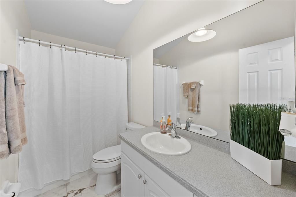 Active With Contract: $315,000 (2 beds, 2 baths, 995 Square Feet)