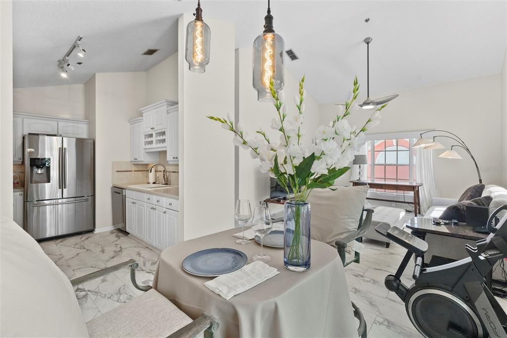 Active With Contract: $315,000 (2 beds, 2 baths, 995 Square Feet)