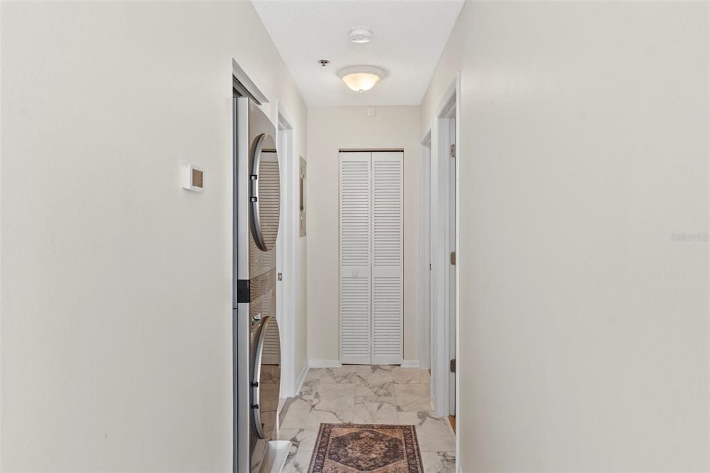 Active With Contract: $315,000 (2 beds, 2 baths, 995 Square Feet)