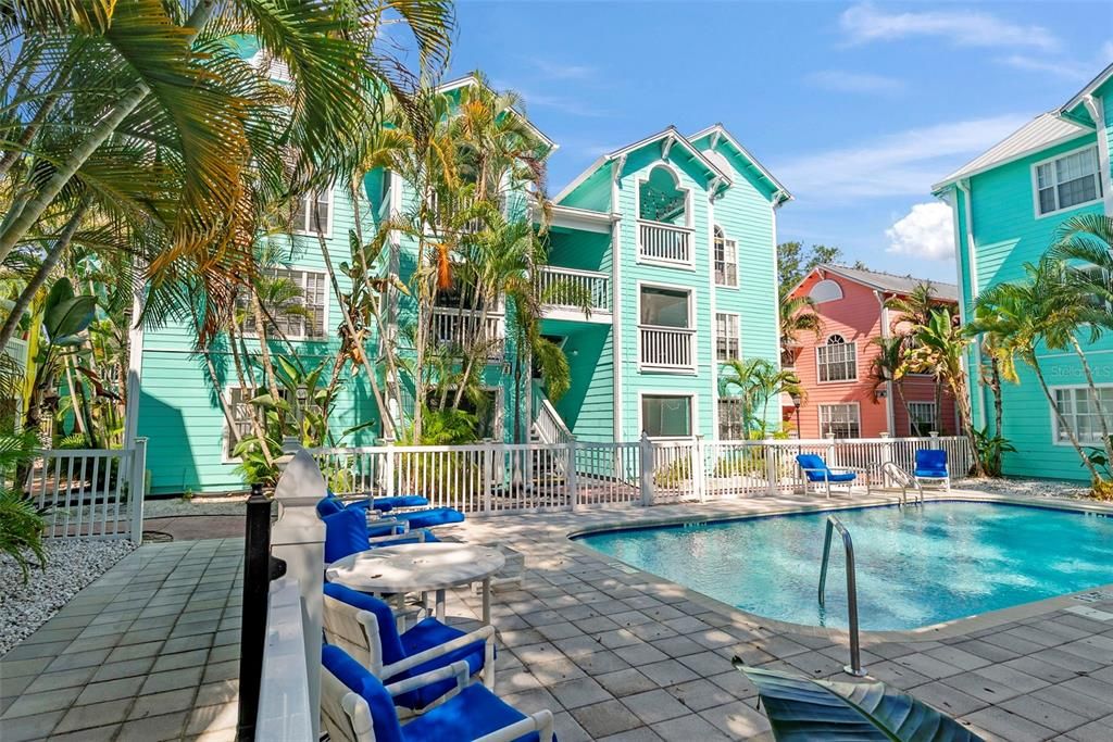 Active With Contract: $315,000 (2 beds, 2 baths, 995 Square Feet)