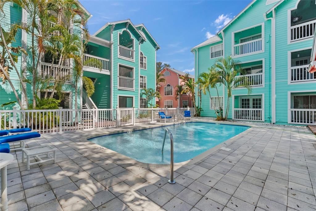 Active With Contract: $315,000 (2 beds, 2 baths, 995 Square Feet)