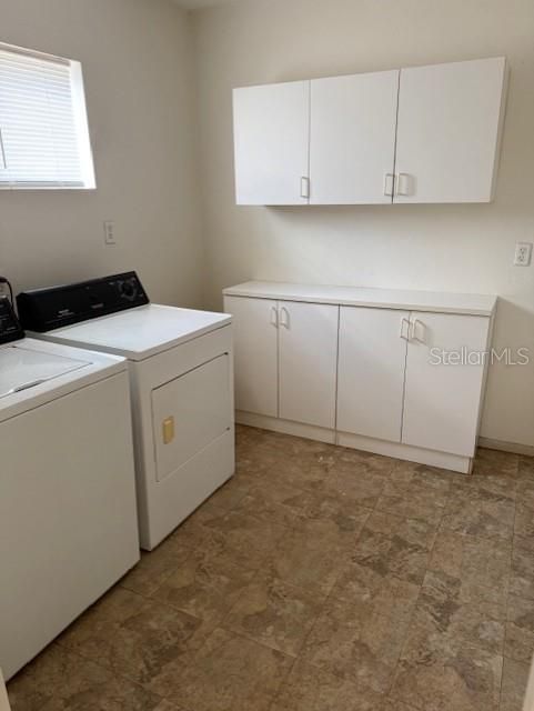 合同活跃: $1,500 (2 贝兹, 1 浴室, 1300 平方英尺)