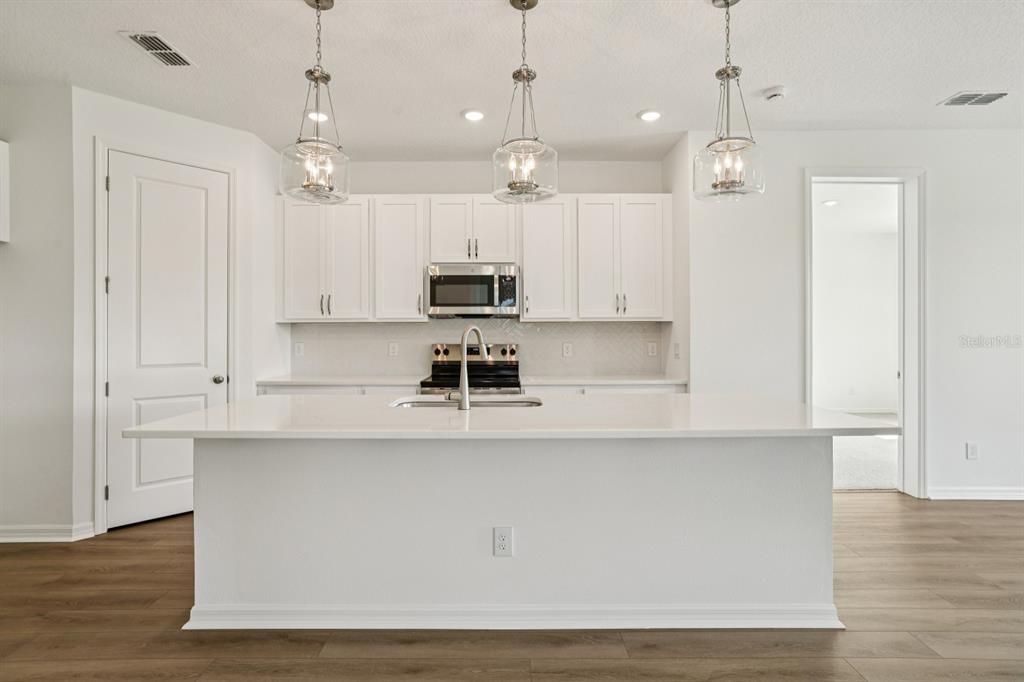 待售: $459,990 (4 贝兹, 2 浴室, 1903 平方英尺)