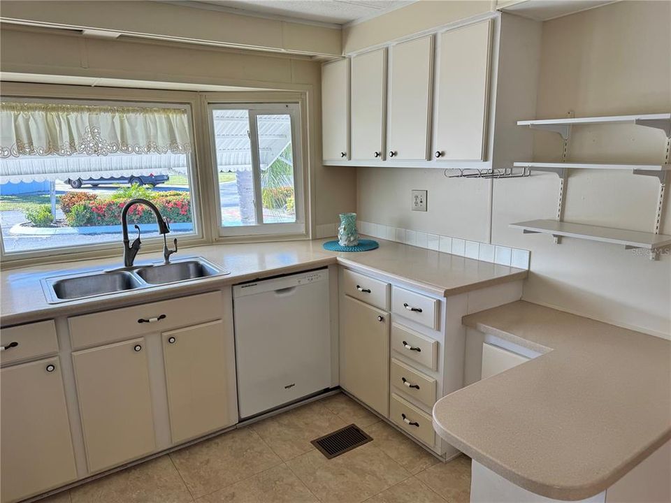 For Sale: $155,000 (2 beds, 2 baths, 1616 Square Feet)